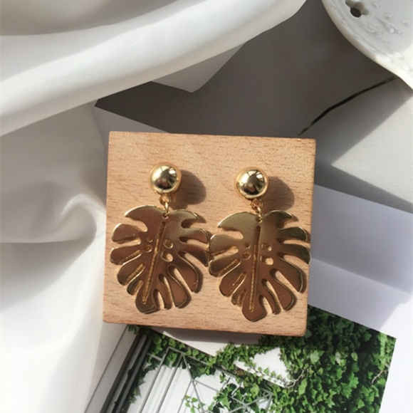 Jewelry - Gold tropical leaf earrings